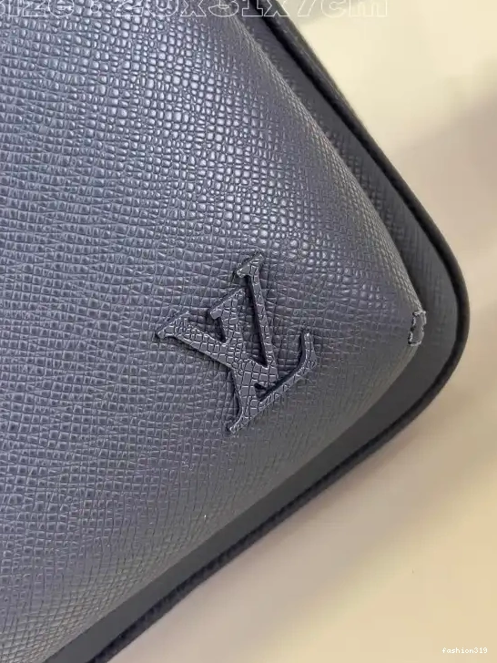 NM VUITTON Slingbag Avenue LOUIS 0422